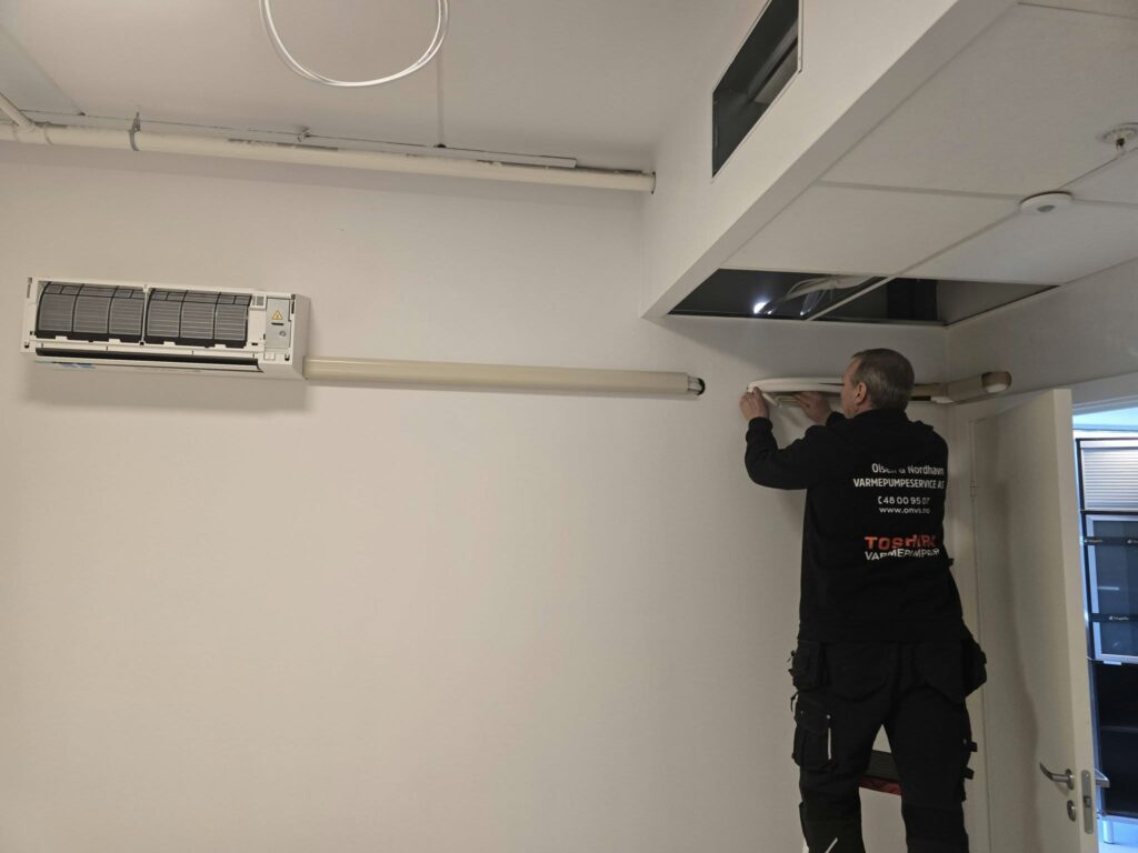 Montører fra Olsen & Nordhavn Varmepumpeservice